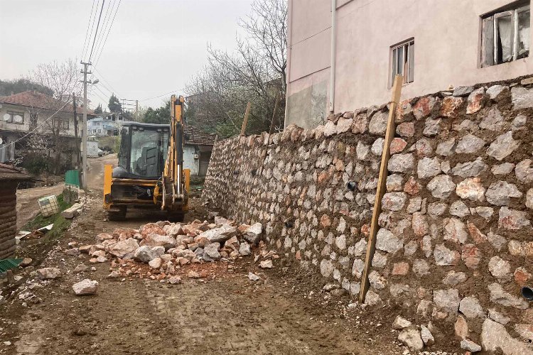 Kocaeli İzmit’in kırsal mahallelerinde yol konforu arttırılıyor